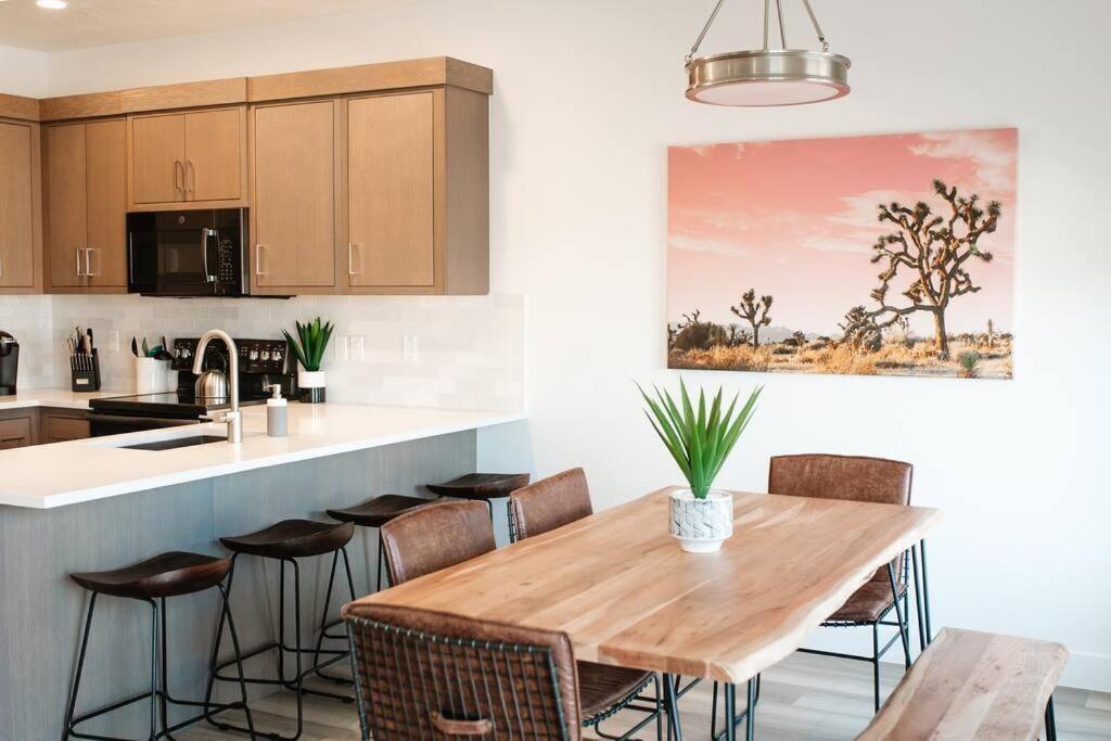 Zen Trail Retreat - New 5 Bedroom Luxury Condo St. George Exterior foto